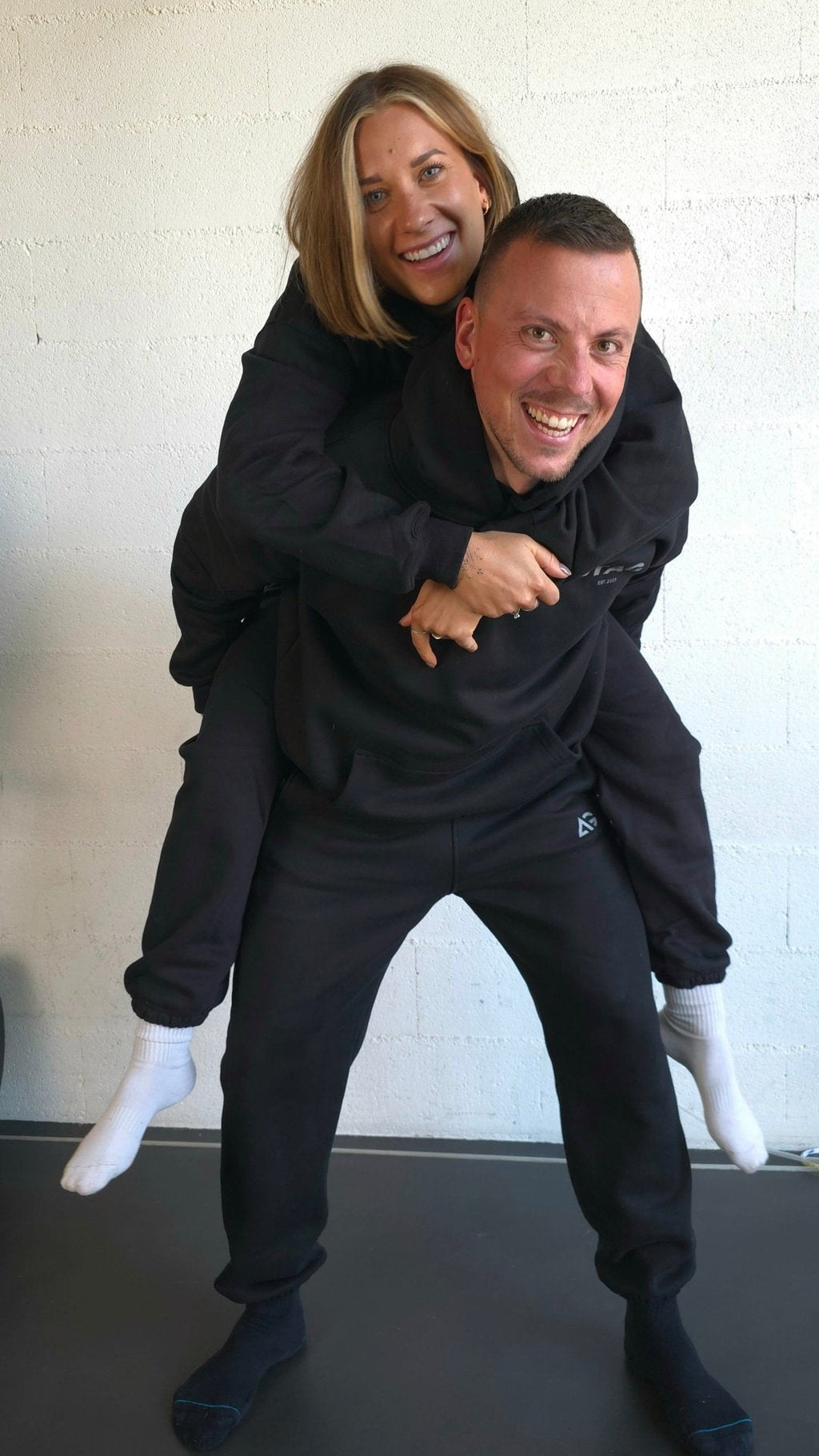 Hoodie - UNBREAKABLE – – Strong by AG