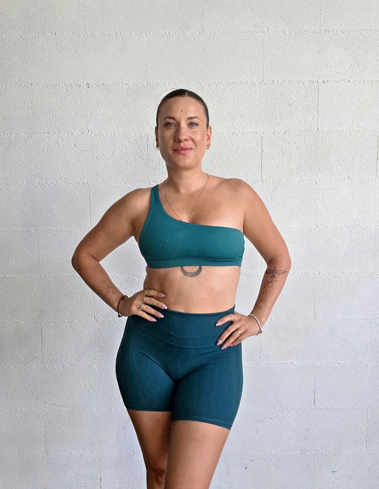 Short Radjha – – Strong by AG